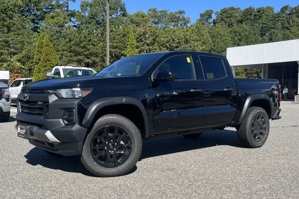 2026 Chevrolet Colorado Trail Boss photo 1