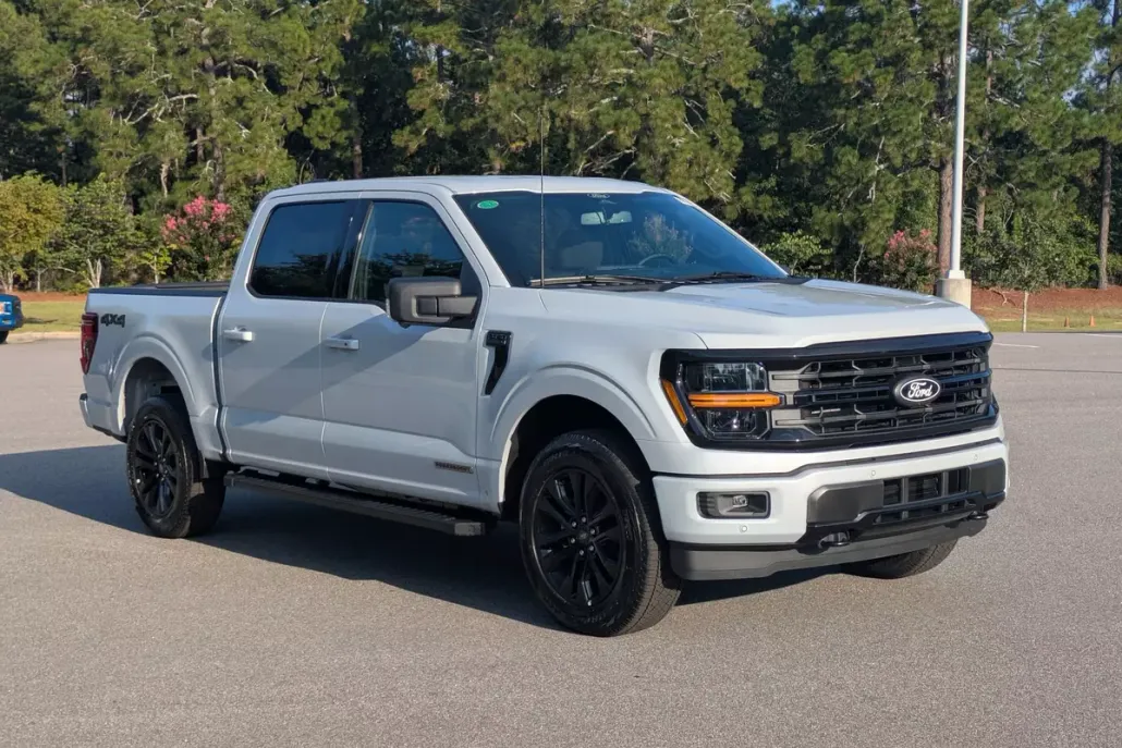 2025 Ford F-150 XLT photo 1