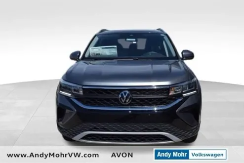 2024 Volkswagen Taos SE photo 2