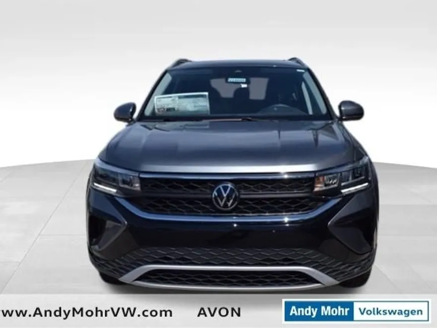 2024 Volkswagen Taos SE photo 2