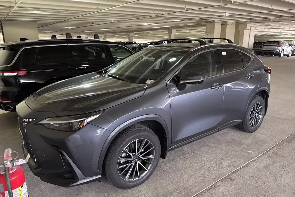 2025 Lexus NX 350h Premium photo 1