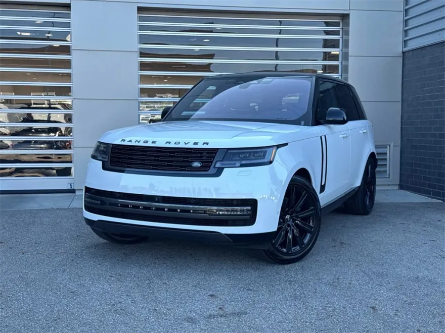 2023 Land Rover Range Rover SE photo 1