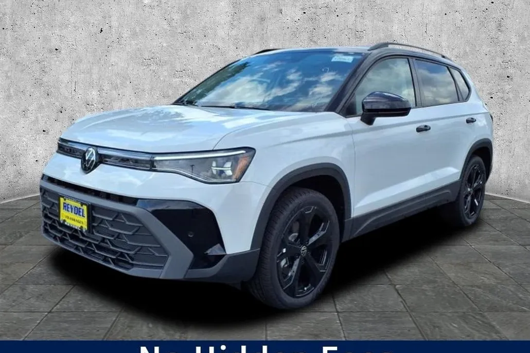 2025 Volkswagen Taos SE photo 1