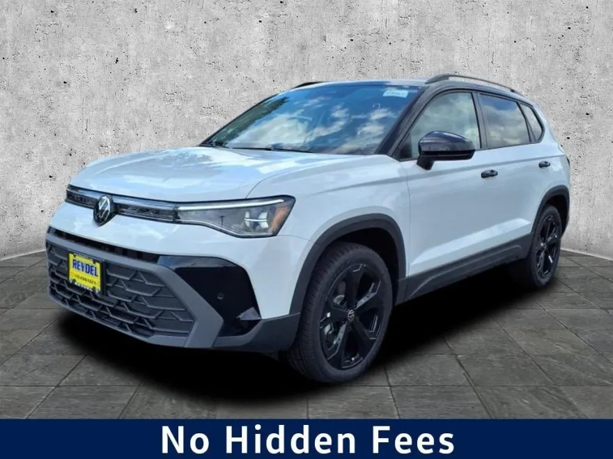 2025 Volkswagen Taos SE photo 1