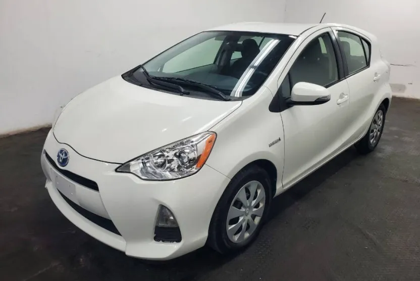 2014 Toyota Prius C Three photo 1