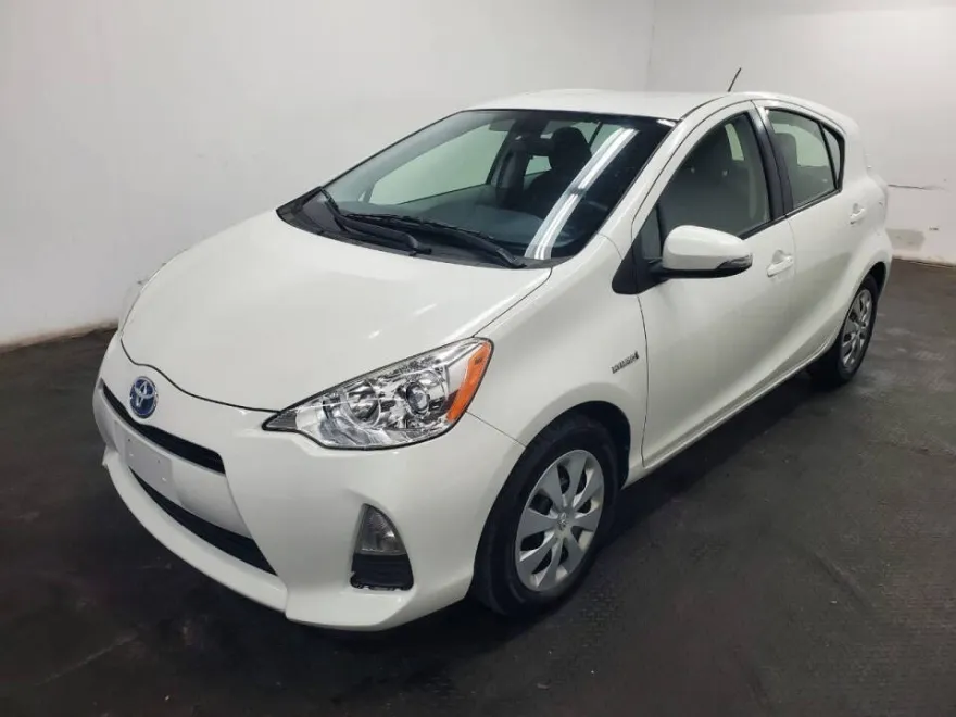 2014 Toyota Prius C Three photo 1
