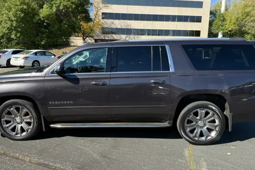 2017 Chevrolet Suburban Premier photo 1