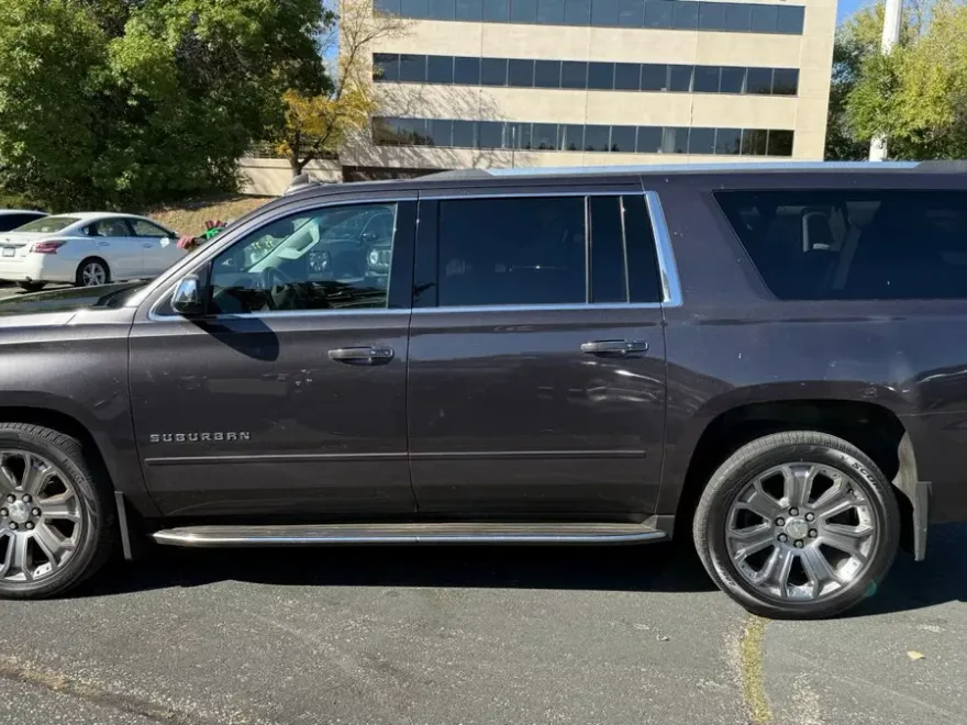 2017 Chevrolet Suburban Premier photo 1