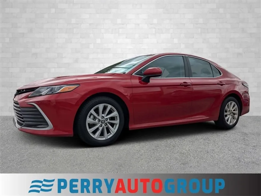2023 Toyota Camry LE photo 1