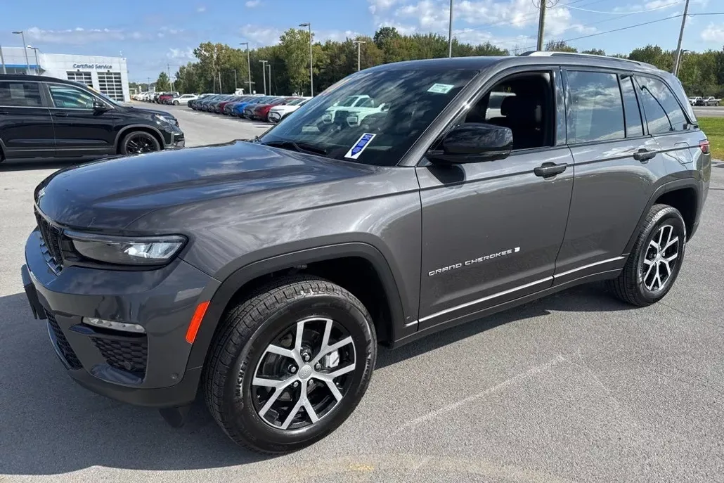 2024 Jeep Grand Cherokee Limited photo 1