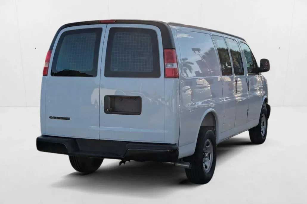 2025 Chevrolet Express Cargo 2500 Base photo 1