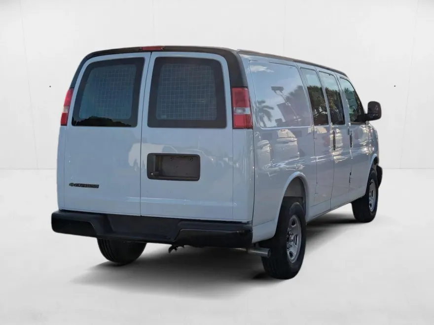 2025 Chevrolet Express Cargo 2500 Base photo 1