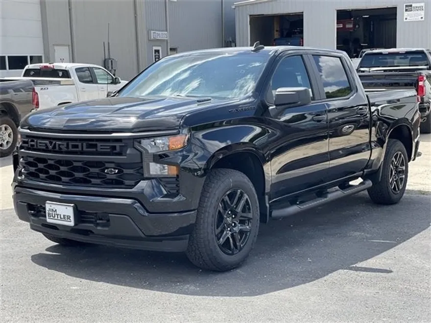 2025 Chevrolet Silverado 1500 Custom photo 1