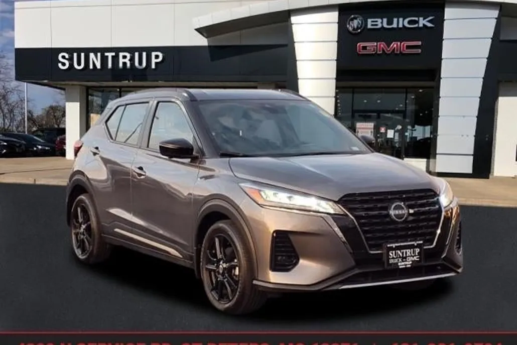 2024 Nissan Kicks SR photo 1
