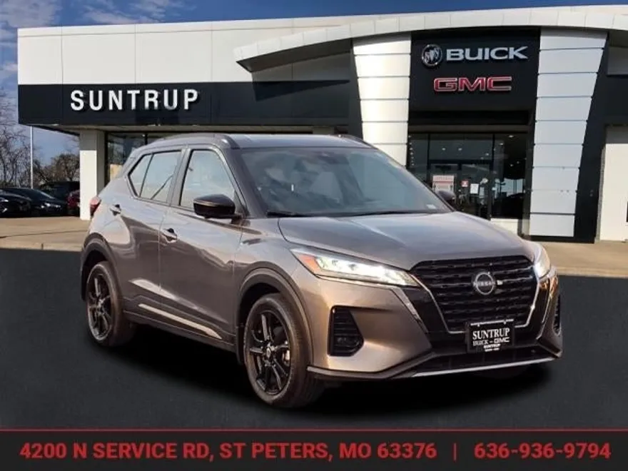2024 Nissan Kicks SR photo 1