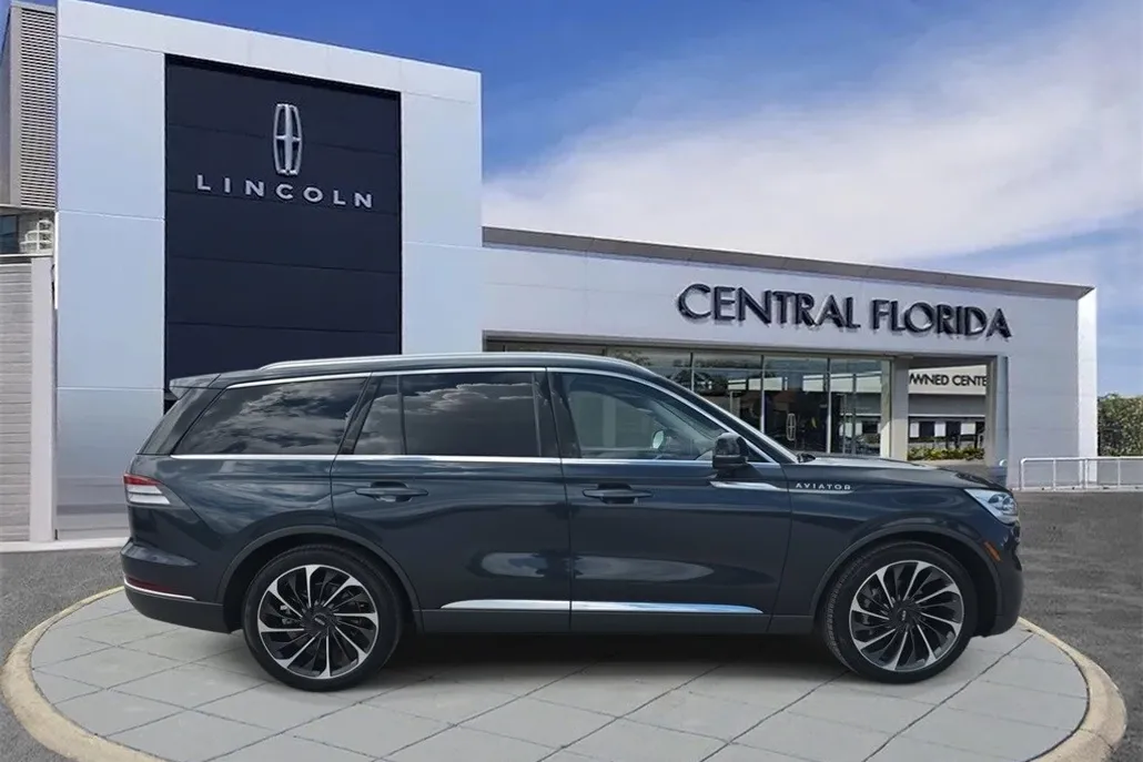 2023 Lincoln Aviator Reserve photo 1