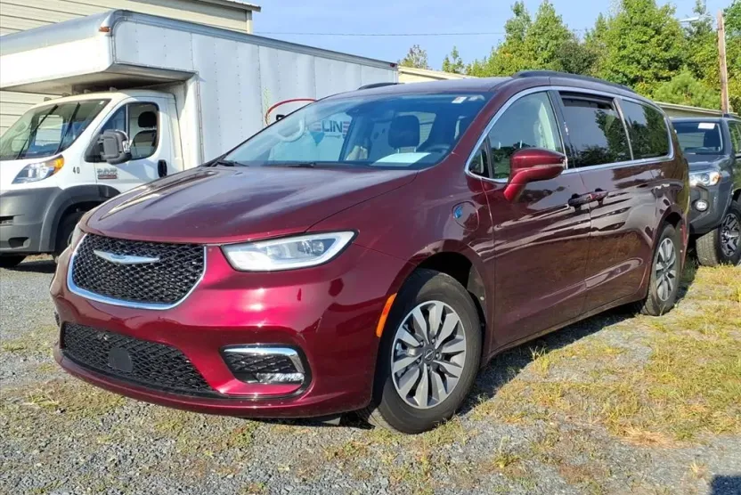 2021 Chrysler Pacifica Hybrid Touring photo 1