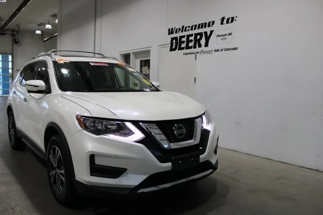2019 Nissan Rogue SV photo 1