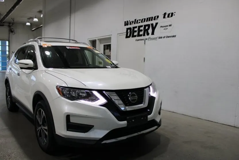 2019 Nissan Rogue SV photo 1
