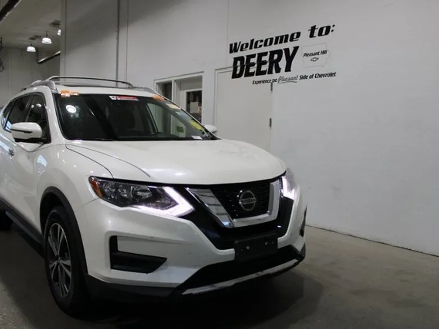 2019 Nissan Rogue SV photo 1