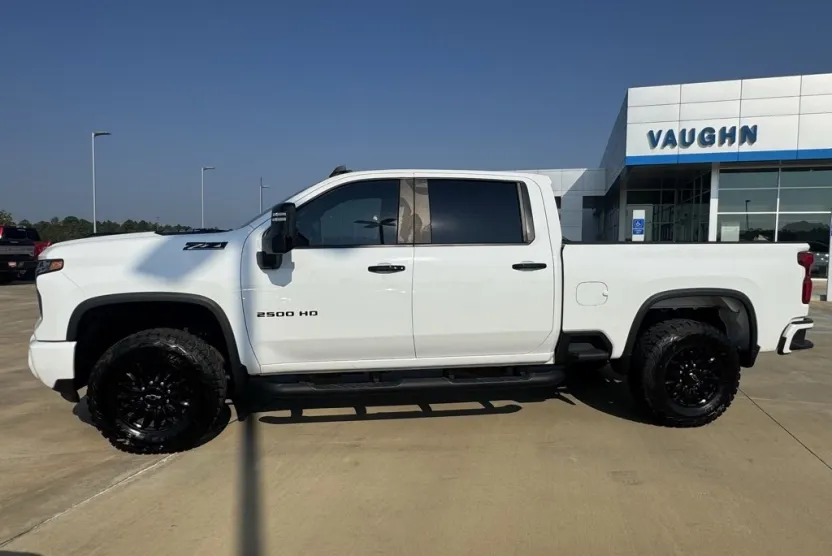 2024 Chevrolet Silverado 2500HD LT photo 1