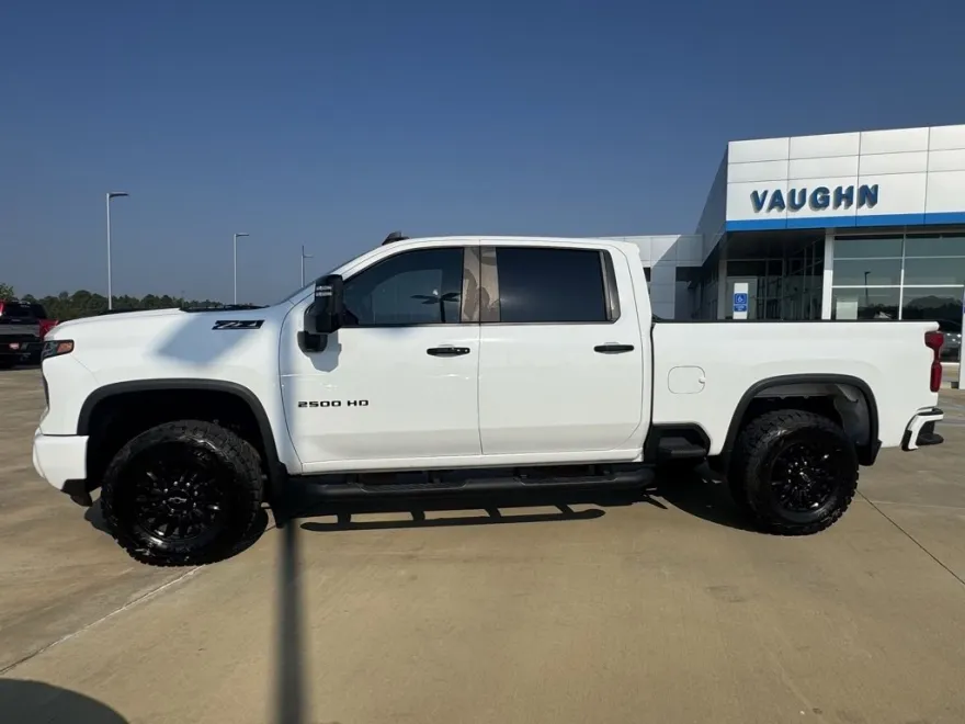 2024 Chevrolet Silverado 2500HD LT photo 1