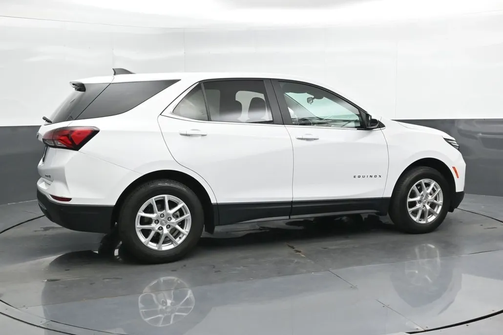 2024 Chevrolet Equinox LT photo 1
