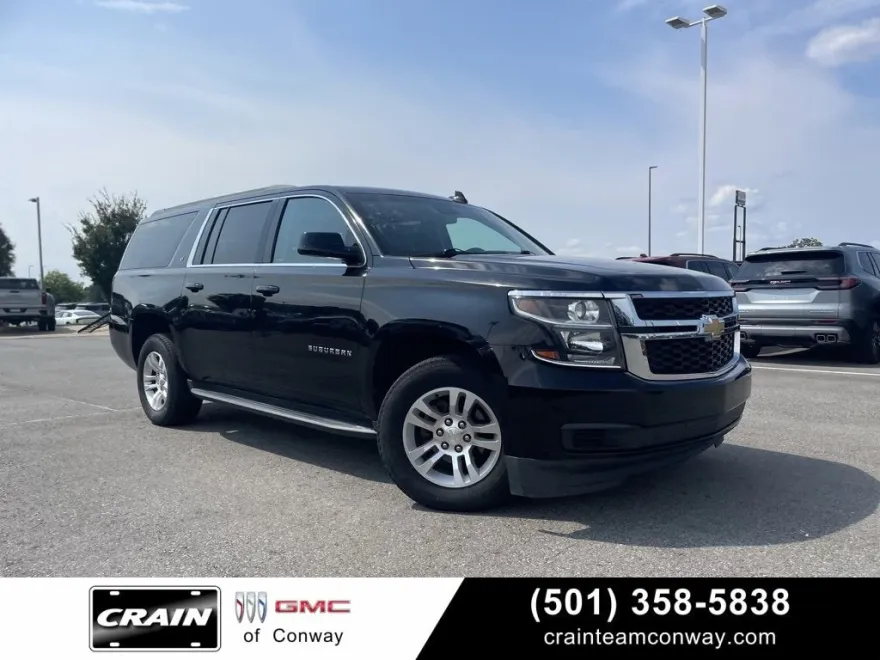 2018 Chevrolet Suburban LT photo 1