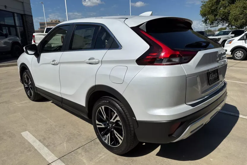 2026 Mitsubishi Eclipse Cross SE photo 1