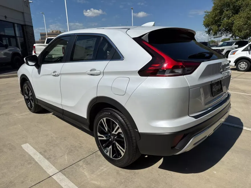 2026 Mitsubishi Eclipse Cross SE photo 1