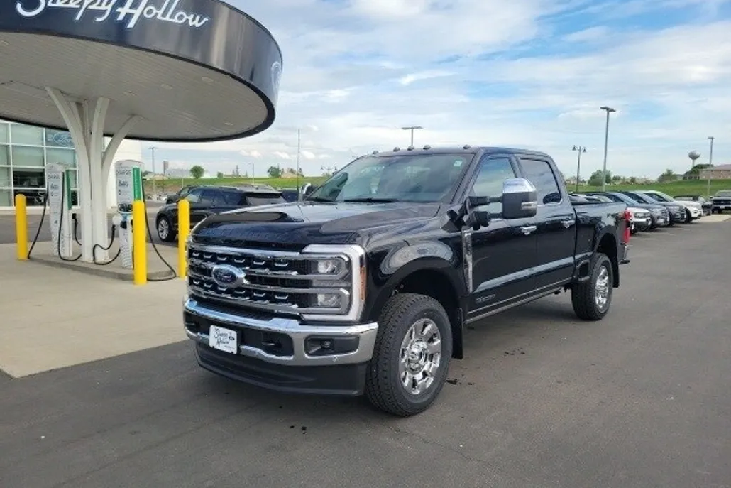 2025 Ford F-350 Lariat photo 1