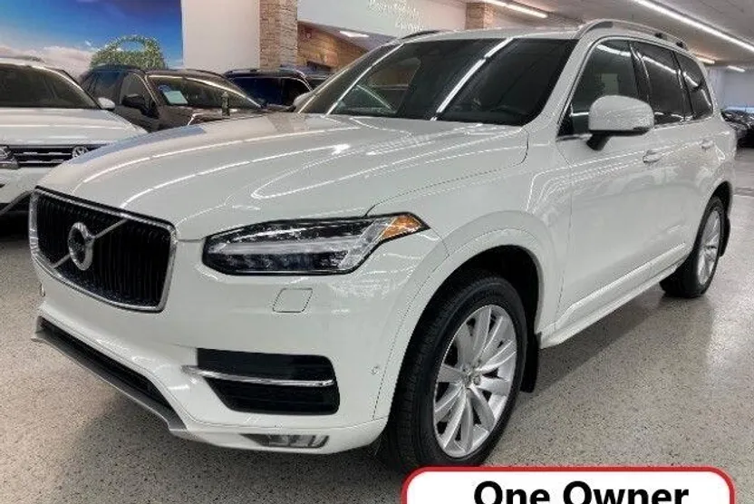 2017 Volvo XC90 T6 Momentum photo 1