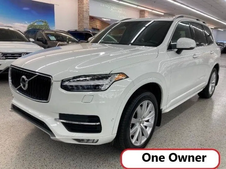 2017 Volvo XC90 T6 Momentum photo 1