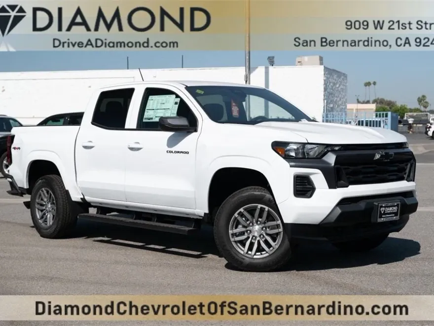 2025 Chevrolet Colorado Work Truck LT photo 1