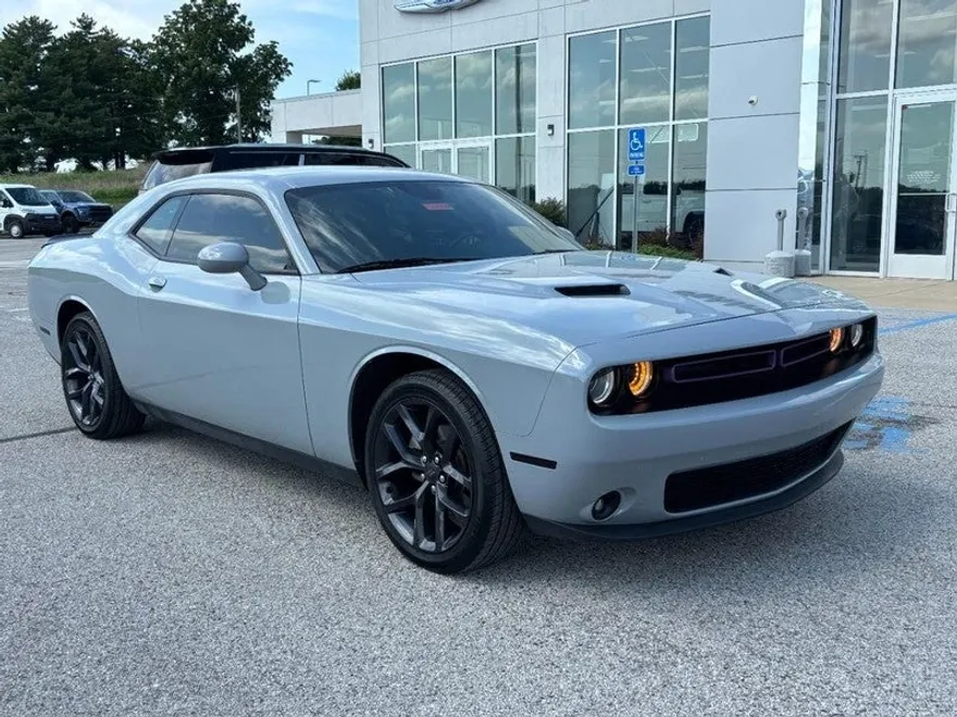 2021 Dodge Challenger SXT photo 1