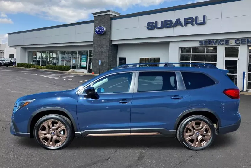 2025 Subaru Ascent Limited photo 1