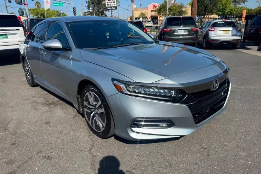 2019 Honda Accord Hybrid Touring photo 1