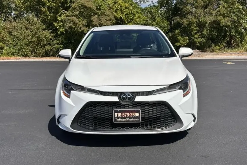2020 Toyota Corolla LE photo 1