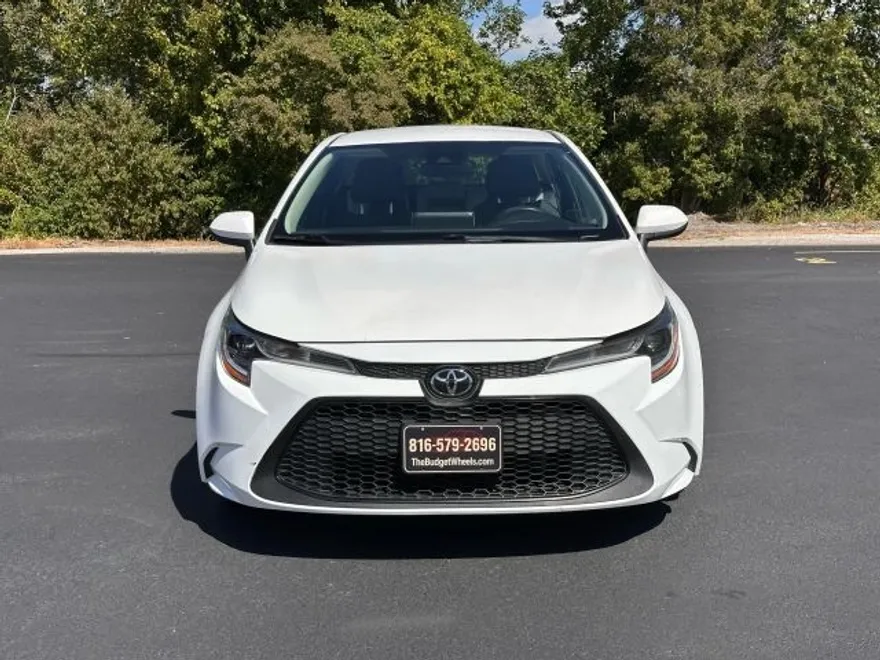 2020 Toyota Corolla LE photo 1