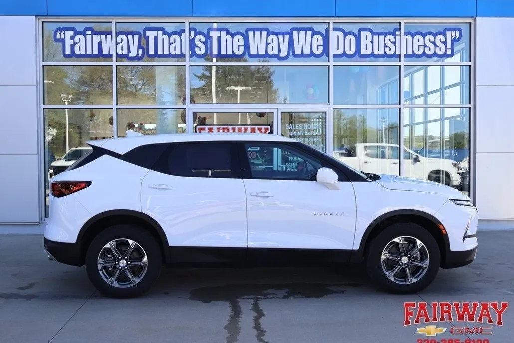 2025 Chevrolet Blazer 2LT photo 1