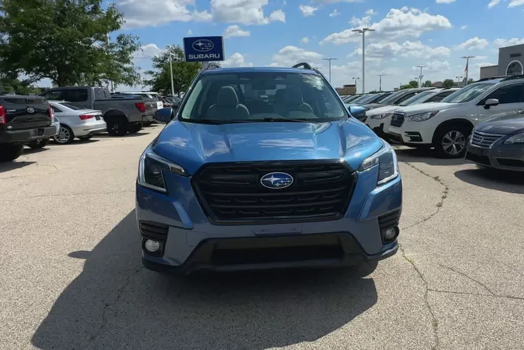 2023 Subaru Forester Premium photo 1