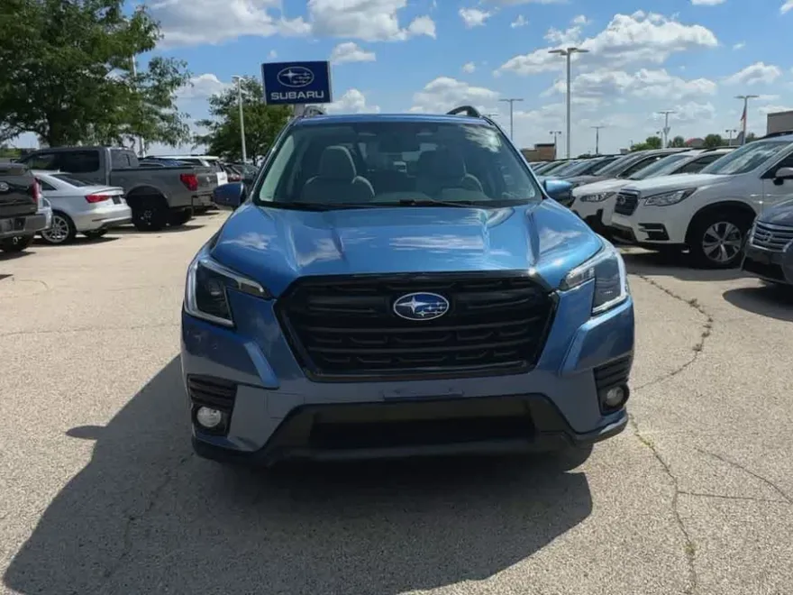 2023 Subaru Forester Premium photo 1