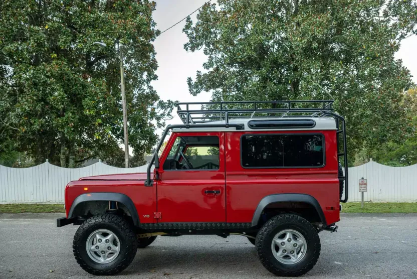 1997 Land Rover Defender photo 1