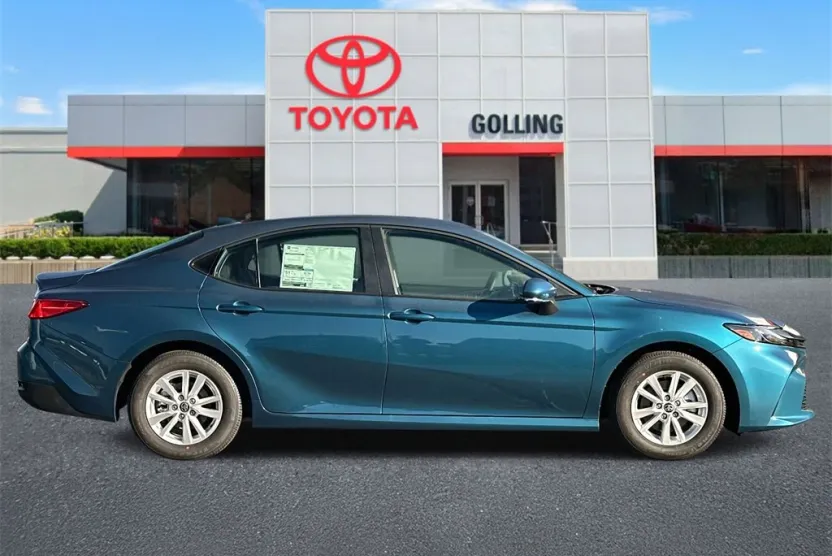 2026 Toyota Camry LE photo 1