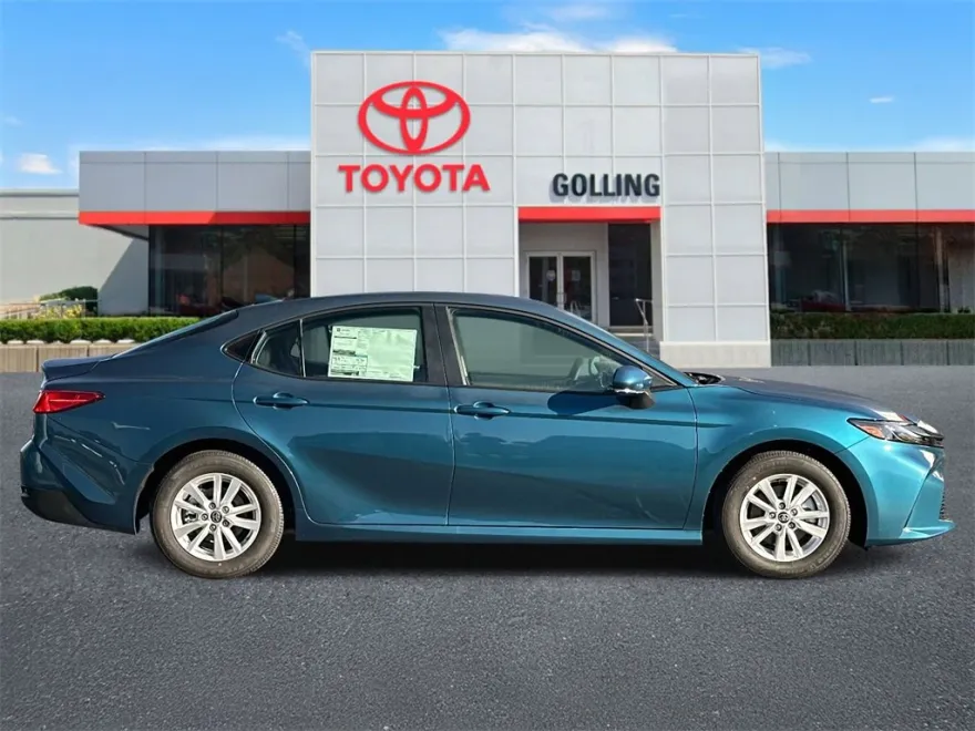 2026 Toyota Camry LE photo 1
