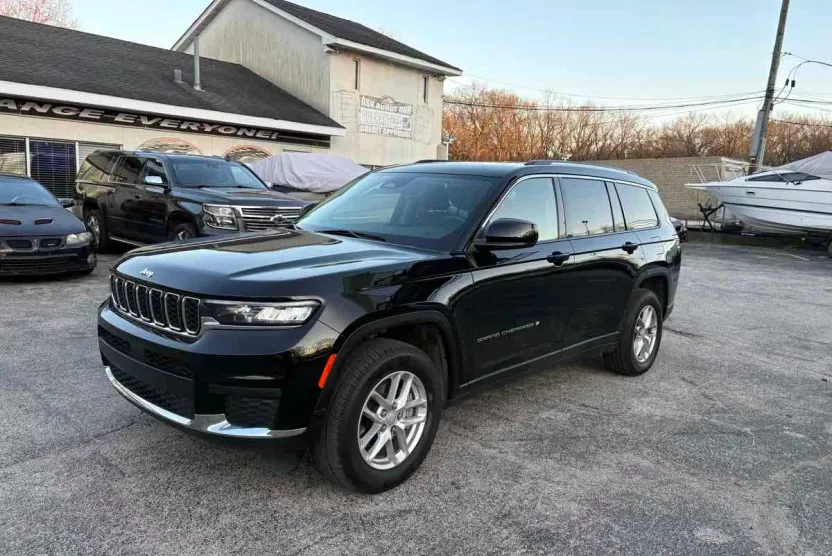 2021 Jeep Grand Cherokee Laredo photo 1