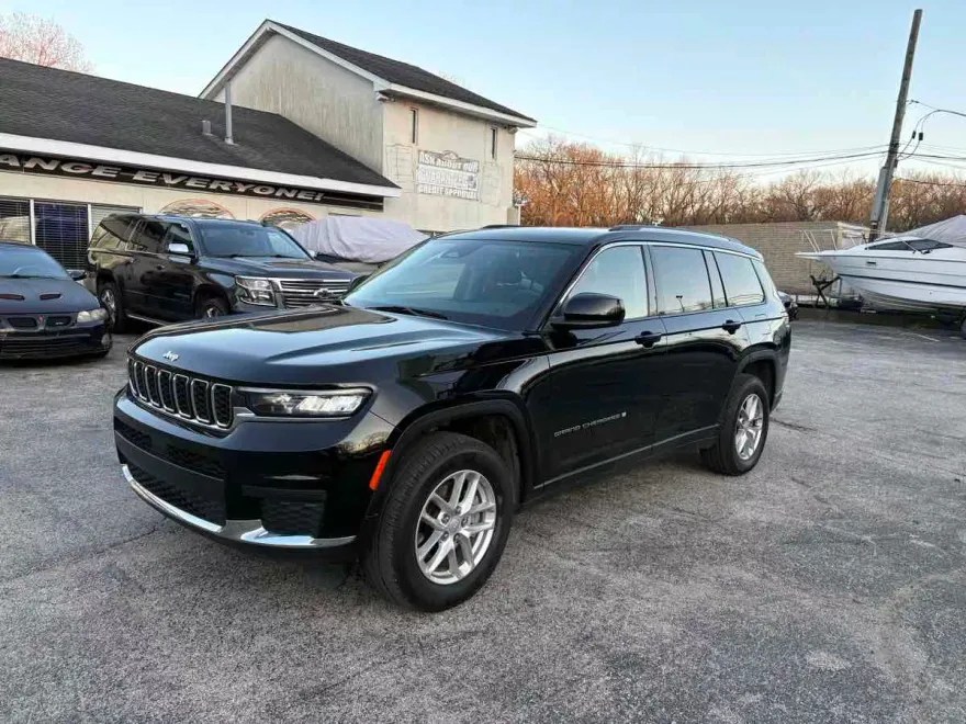 2021 Jeep Grand Cherokee Laredo photo 1
