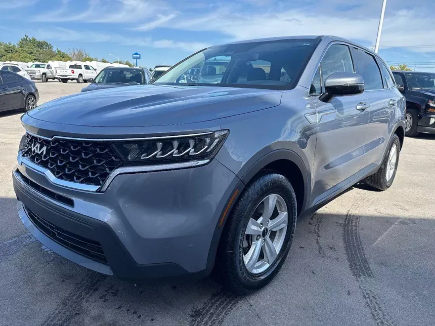 2023 Kia Sorento LX photo 1