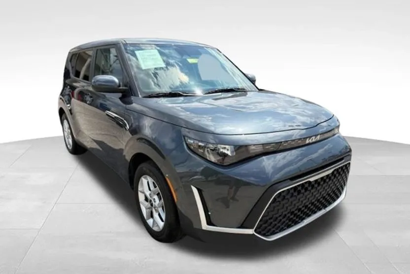2024 Kia Soul LX photo 1