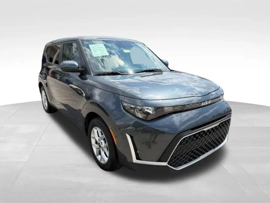 2024 Kia Soul LX photo 1